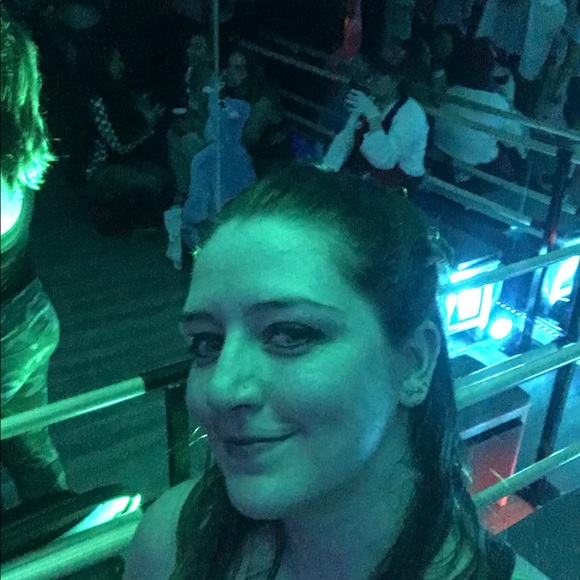 Meet your Posher, Kristen - Picture 3 of 3